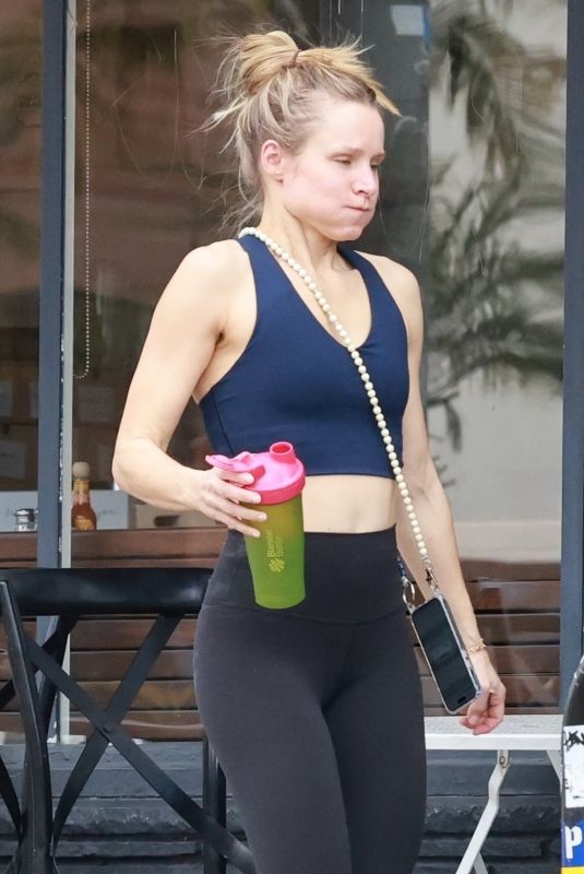 KRISTEN BELL Out for Smoothie in Los Feliz 03/04/2024