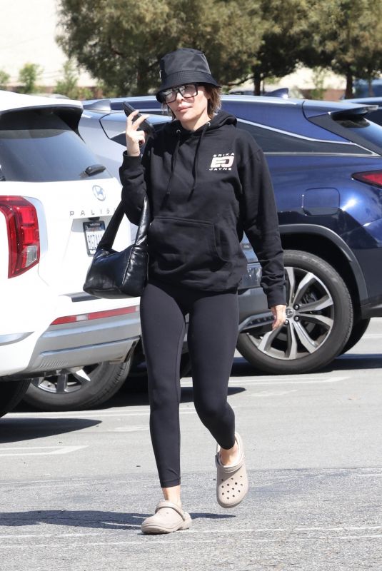 LISA RINNA Out Shopping in Studio City 03/29/2024