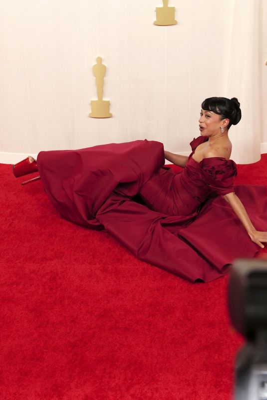 LIZA KOSHY at 96th Annual Academy Awards in Los Angeles 03/10/2024