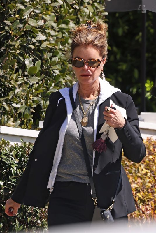 MARIA SHRIVER Shopping at Field and Fort in Summerland 03/23/2024