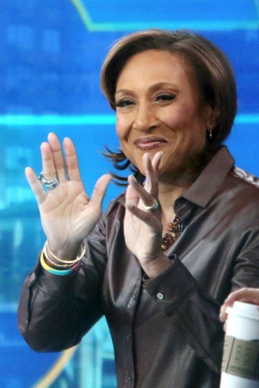ROBIN ROBERTS on the Set of Good Morning America in New York 03/25/2024