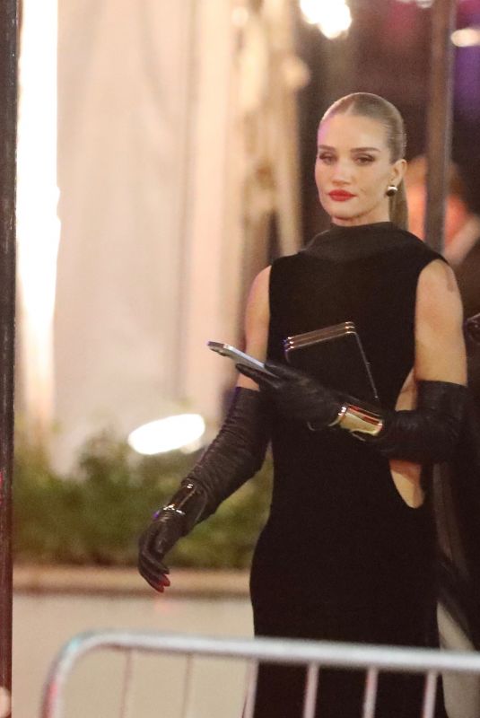 ROSIE HUNTINGTON-WHITELEY Leaves Vanity Fair Oscar Party in Beverly Hills 03/10/2024