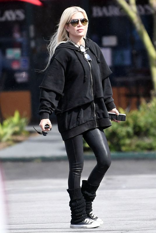 TORI SPELLING Leaves All-You-Can Eat Sushi Lunch at Aiken Sushi in Los Angeles 03/02/2024