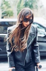 VICTORIA BECKHAM Perseveres on Crutches at Her Hotel in Paris 03/01/2024