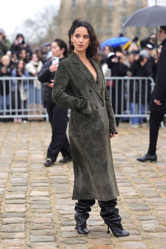 ADRIA ARJONA Arrives at Loewe Womenswear Fall/Winter 2024-2025 Show at Paris Fashion Week 03/01/2024
