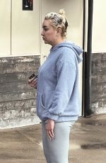 AMANDA BYNES at Starbucks in Glendale 04/14/2024