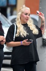 AMANDA BYNES Out for a Coffee with Friends in Los Angeles 04/25/2024