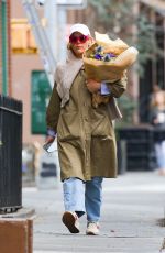 BUSY PHILIPPS Out Shopping Flowers in New York 04/13/2024