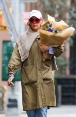 BUSY PHILIPPS Out Shopping Flowers in New York 04/13/2024