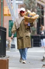 BUSY PHILIPPS Out Shopping Flowers in New York 04/13/2024