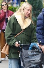 CHLOE SEVIGNY Out Shopping for Groceries New York 04/01/2024