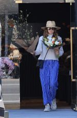 ELIZABETH OLSEN Visiting a Florist in Los Angeles 04/16/2024