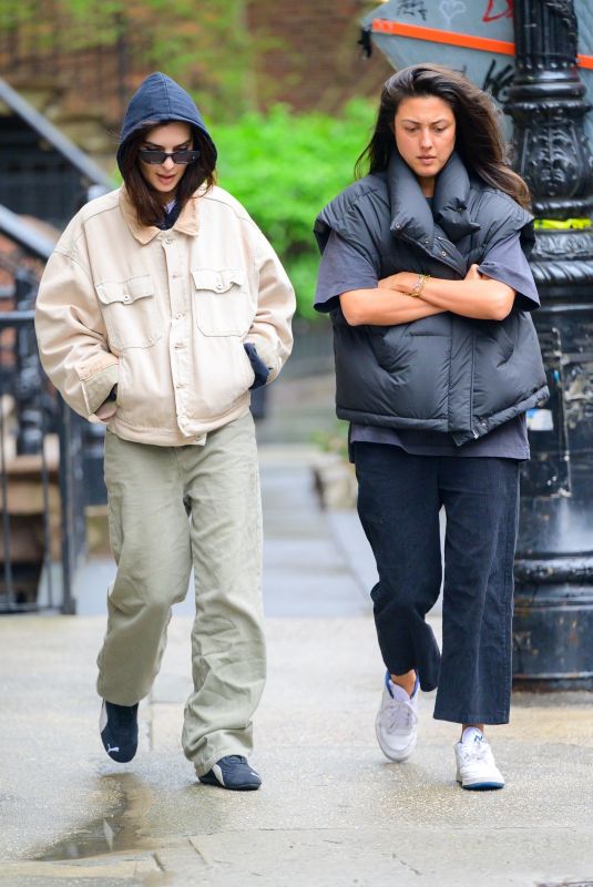 EMILY RATAJKOWSKI Out with a Friend in New York 04/01/2024