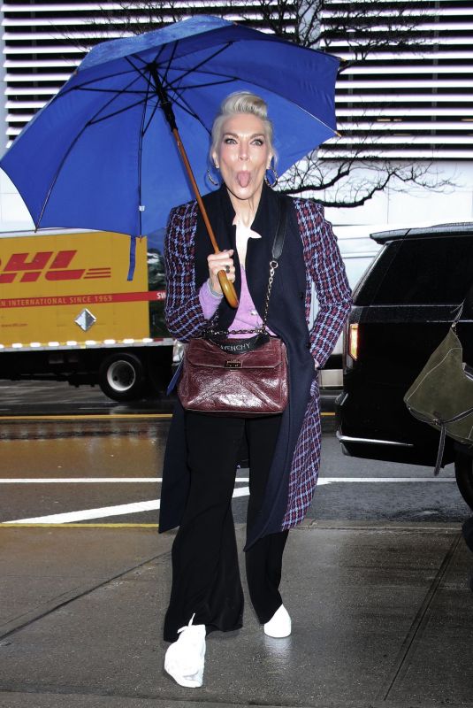 HANNAH WADDIGHAM Arrives at an Interview on Drew Barrymore Show in New York 04/02/2024