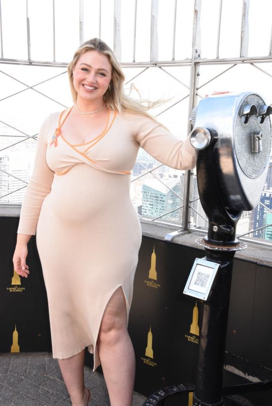 ISKRA LAWRENCE Supports National Infertility Awareness Week at Empire State Building 04/24/2024