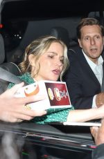 JENNIFER JASON LEIGH Signs for Fans Out in Los Angeles 04/24/2024