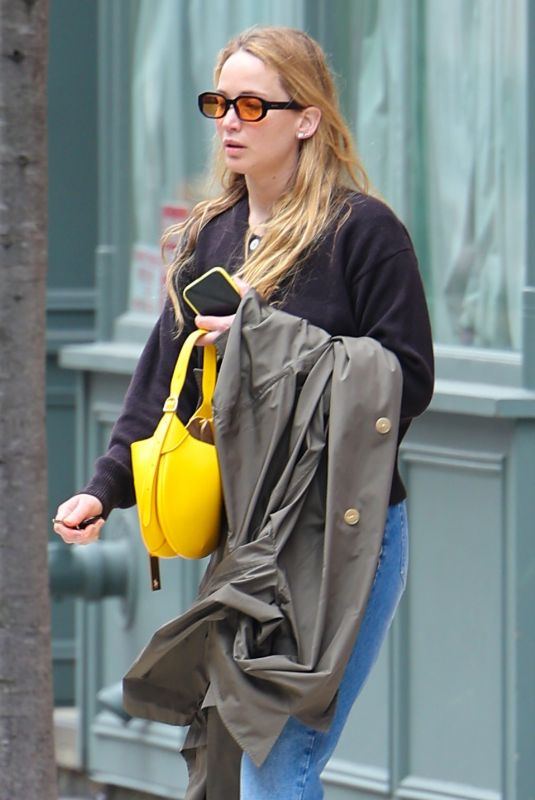 JENNIFER LAWRENCE Out and About in New York 04/11/2024