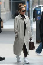 JENNIFER LOPEZ Catches a Ride in New York 04/06/2024