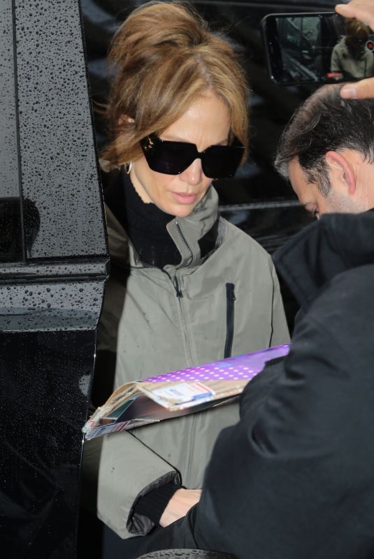 JENNIFER LOPEZ Gets a Morning Workout Session Done in New York 04/01/2024