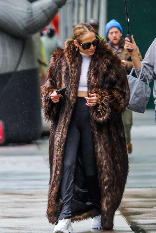 JENNIFER LOPEZ Leaves Her Apartment in New York 04/02/2024