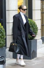 JENNIFER LOPEZ Out and About in Manhattan 04/11/2024