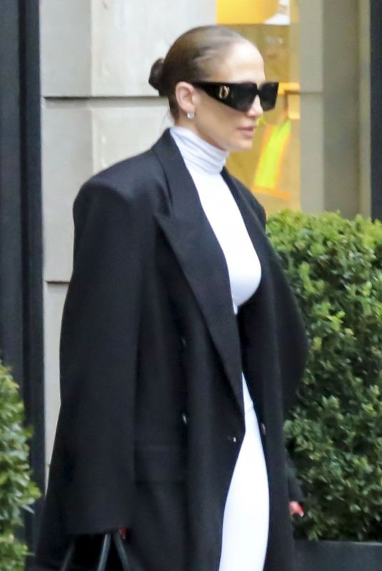 JENNIFER LOPEZ Out and About in Manhattan 04/11/2024