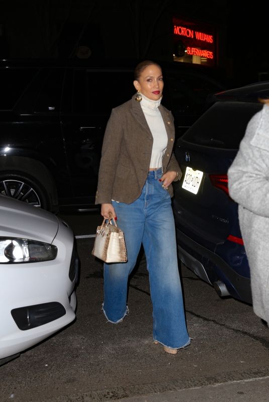 JENNIFER LOPEZ Out for Dinner in New York 04/06/2024