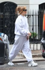 JENNIFER LOPEZ Out for House-hunts in New York 04/01/2024
