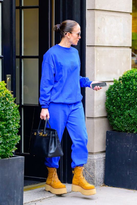 JENNIFER LOPEZ Steps Out in New York 04/17/2024
