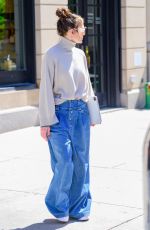 JENNIFER LOPEZ Steps out Ready for Work in New York 04/25/2024