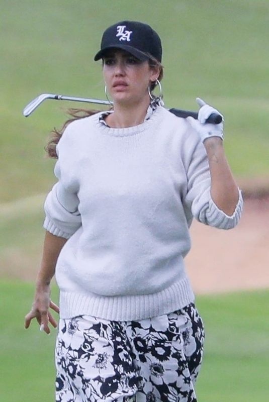 JESSICA ALBA Playing Golf on Vacation in Hawaii 04/01/2024