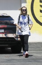 JOJO SIWA Practices for a Concert Alongside Her Dancers in Los Angeles 04/07/2024