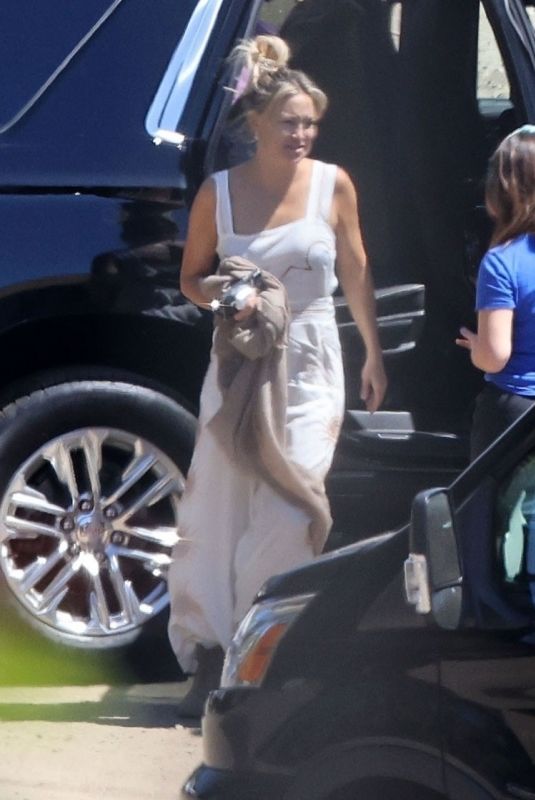 KATE HUDSON Arrives on the Set of Untitled Basketball Project in Los Angeles 04/25/2024