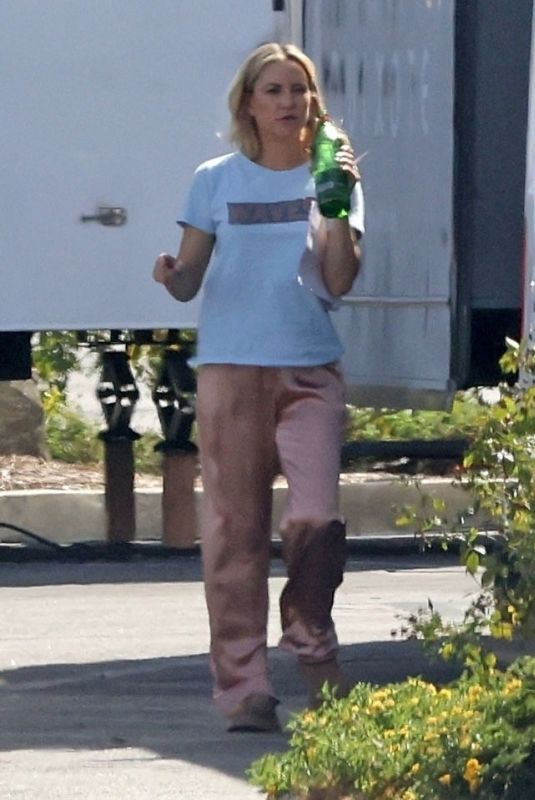 KATE HUDSON on the Set of Mindy Kaling’s Basketball Project in Los Angeles 04/03/2024