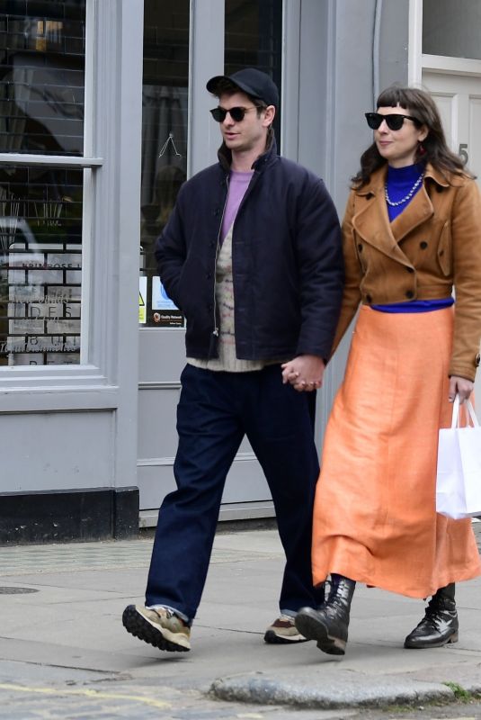KATE TOMAS and Andrew Garfield Out in Primrose Hill 04/20/2024