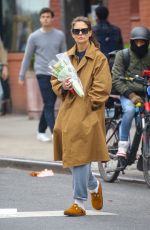 KATIE HOLMES Out with a Bouquet of Flowers in New York 04/19/2024