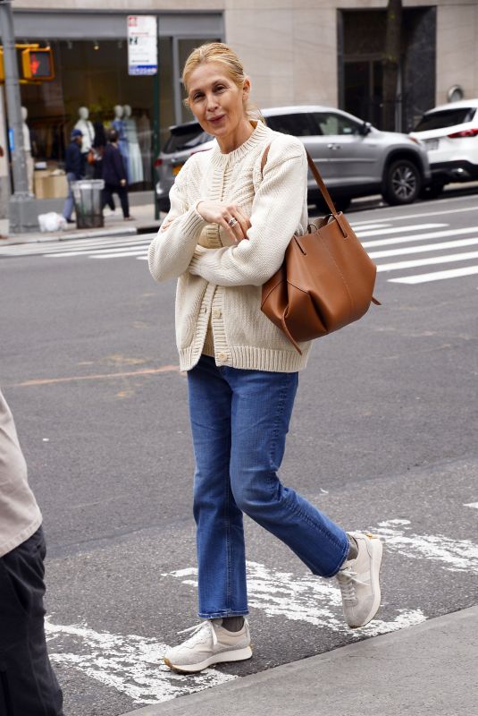 KELLY RUTHERFORD Out and About in New York 04/14/2024