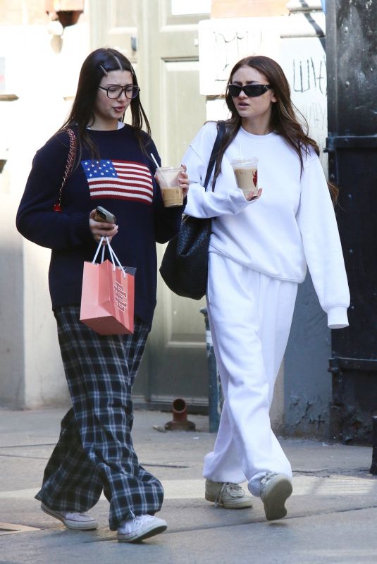 LENI KLUM Out Shopping with a Friend in New York 04/26/2024