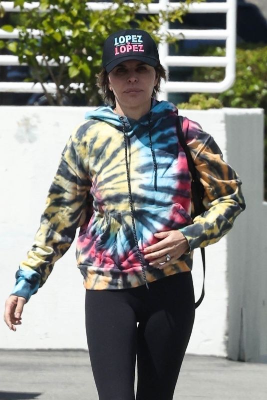 LISA RINNA Out Shopping at PetCo in Studio City 04/07/2024