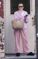 MAISIE WILLIAMS Catches a Smoke Before Stepping Out in New York 04/25/2024