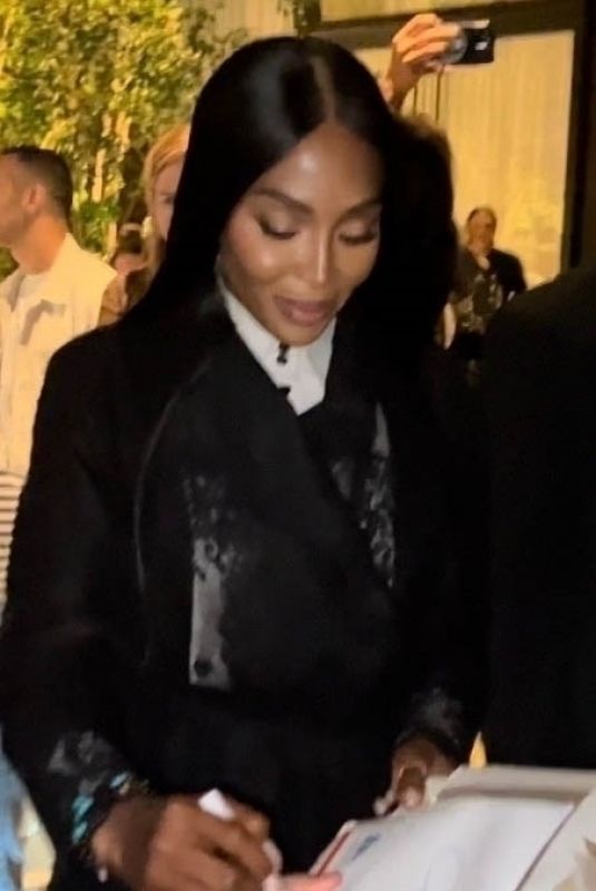 NAOMI CAMPBELL Make Time for Fans Hollywood 04/21/2024