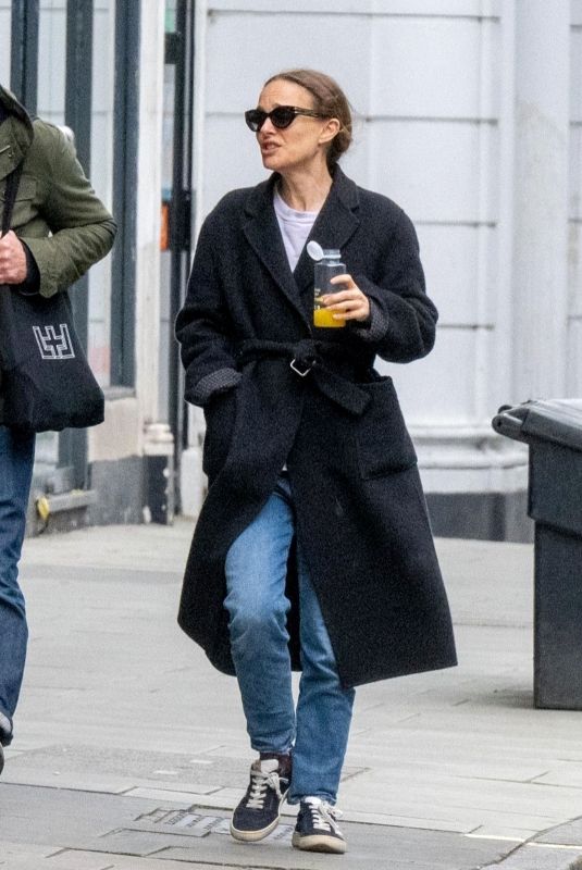 NATALIE PORTMAN Leaves Planet Organic in London 04/14/2024