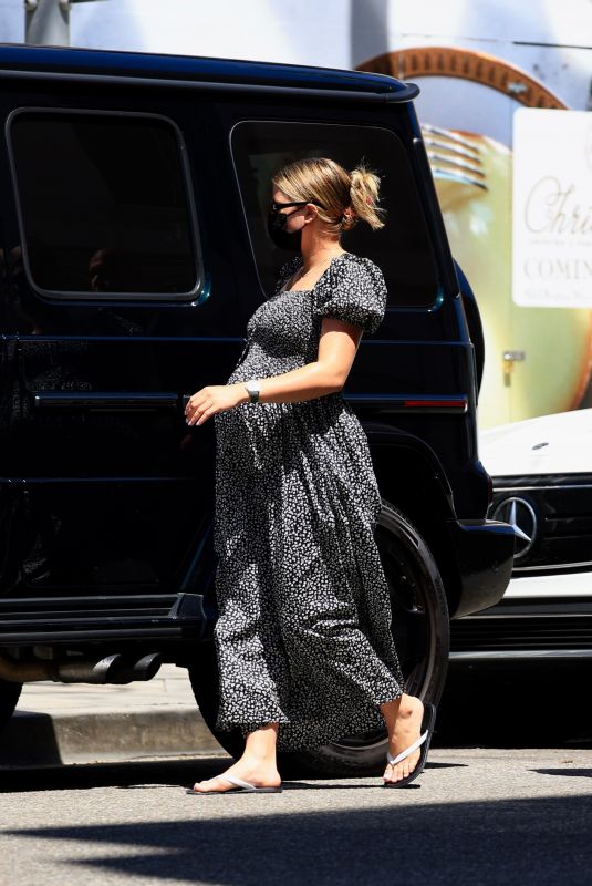 Pregnant SOFIA RICHIE Shopping for Baby Clothes in Beverly Hills 04/10/2024