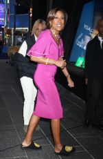 ROBIN ROBERTS Arrives at GMA Studios in New York 04/01/2024