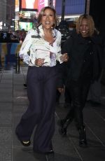 ROBIN ROBERTS Arrives at Good Morning America in New York 04/02/2024