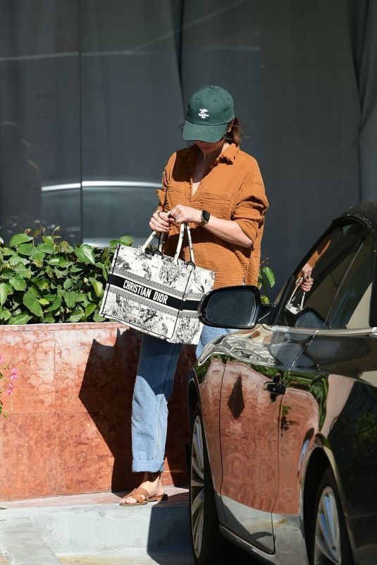 SARAH HYLAND at a Tanning Salon in Los Angeles 04/11/2024