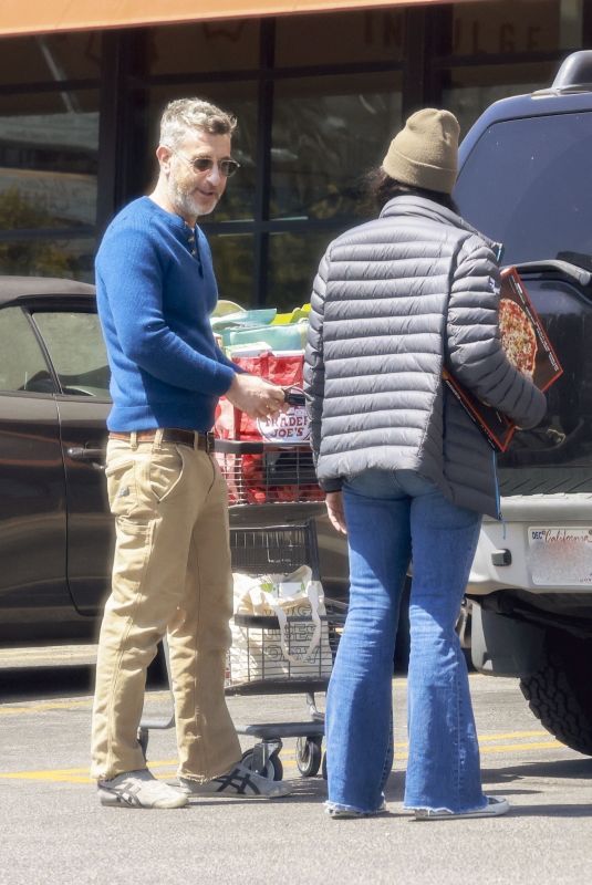 SARAH SILVERMAN and Rory Albanese Shopping for Grocery in Los Feliz 04/09/2024