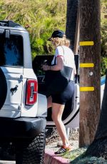 SUKI WATERHOUSE Out Hiking with a Friend in Griffith Park in Los Feliz 04/27/2024