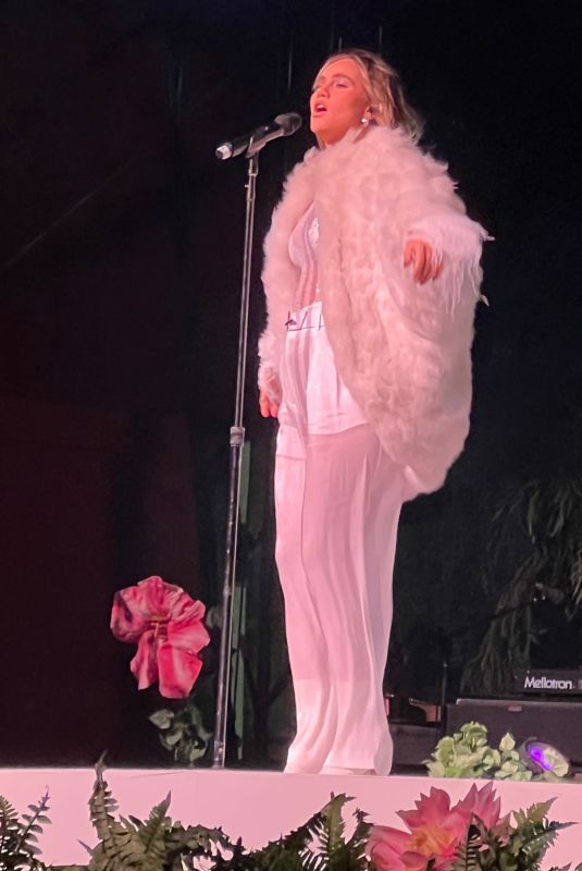 SUKI WATERHOUSE Performs at Coachella 04/13/2024