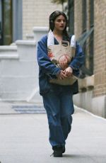 SURI CRUISE Shopping at Trader Joe